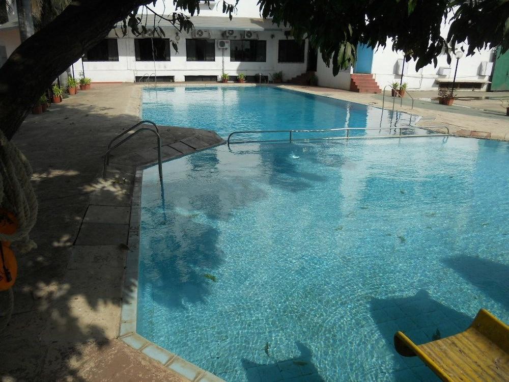 Quality Inn Regency, Nashik Ngoại thất bức ảnh